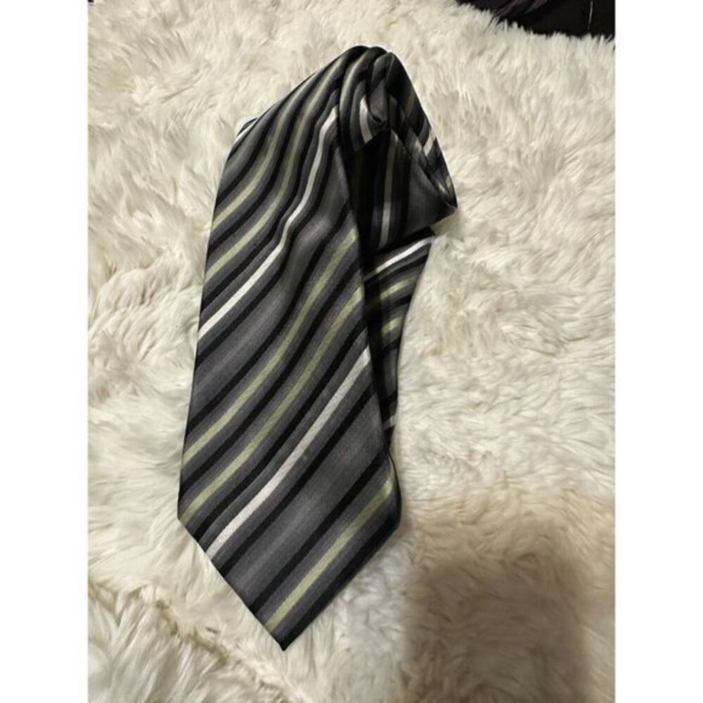Van Heusen Striped Tie Classic Elegant Necktie for‎ Formal Business Occasions